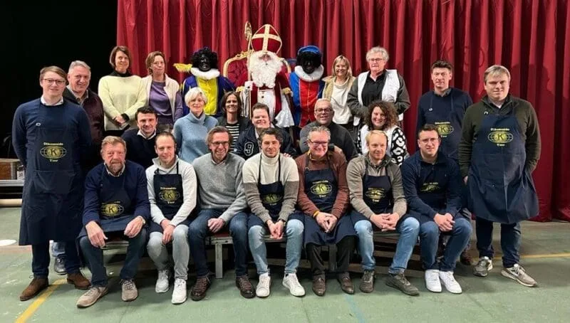 Kiwanis vult de zak van Sinterklaas