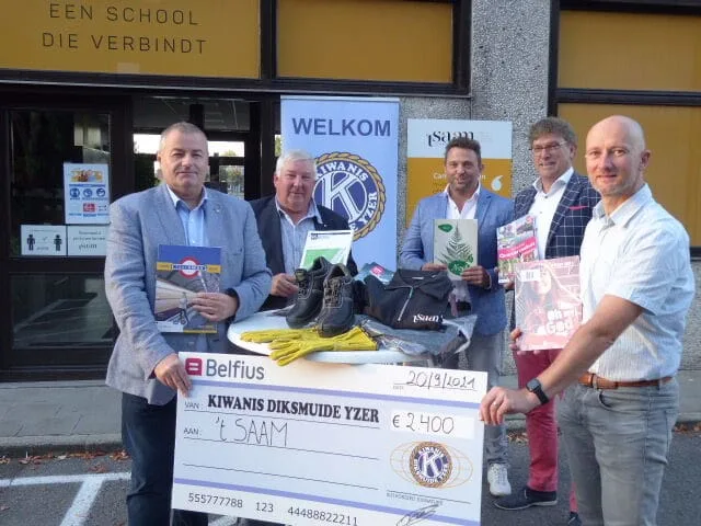 Kiwanis steunt scholieren met startpakketten